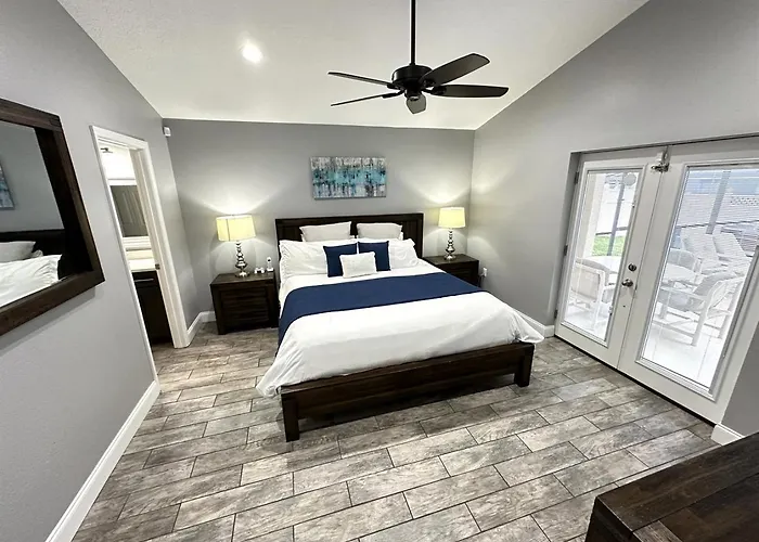 Mickey's Landing: Luxurious 4BR Disney Retreat with Pool & Game Room