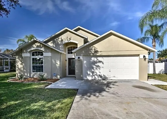 Mickey's Landing: Luxurious 4BR Disney Retreat with Pool & Game Room