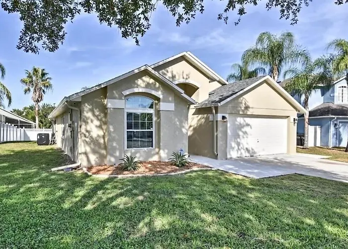Mickey's Landing: Luxurious 4BR Disney Retreat with Pool & Game Room