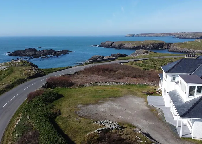 Headlands-2 Bed-Sea View Apartment-Trearddur Bay