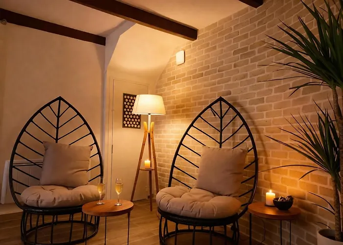 Jacuzzi privatif dans maison de village au calme