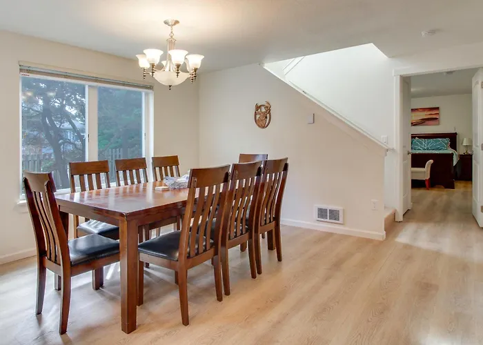 Spacious Bandon Getaway - 2 Blocks To Ocean!