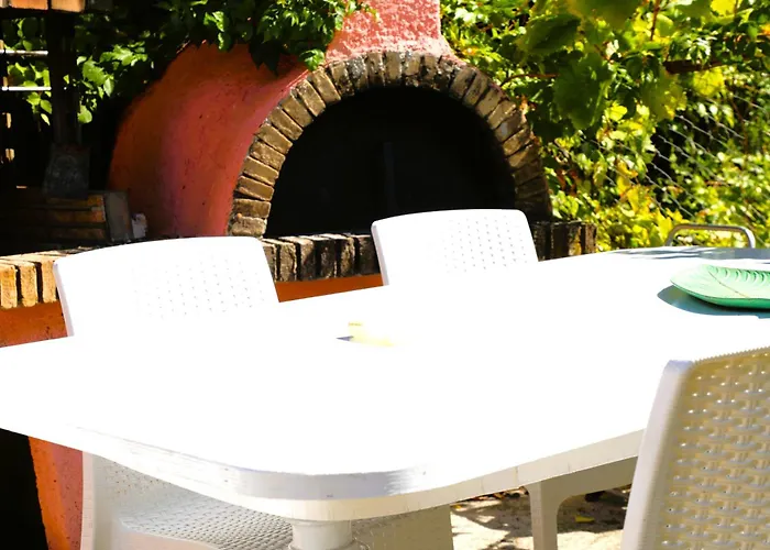 Private Villa Akobara, 2Km From City Center