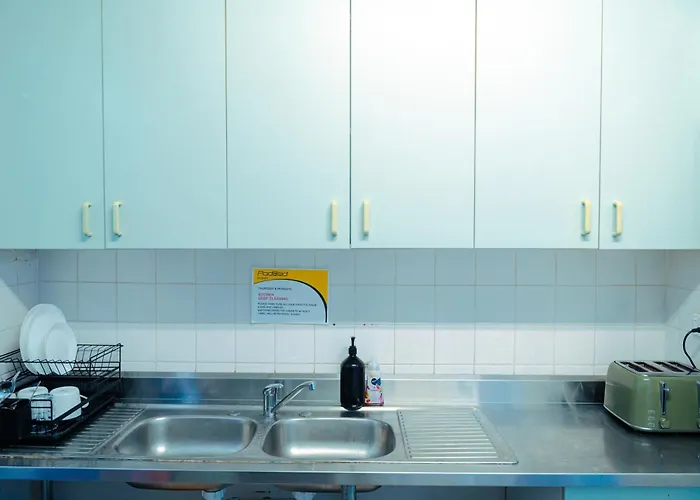 Hostel: Lil Roo - Podbed Hostel