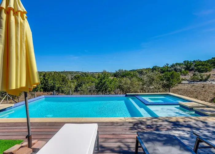 Infinity Edge Pool & Fire Pit: Spicewood Getaway!