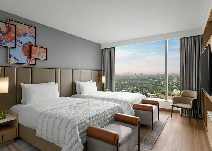 Luxury hotel only: Le Meridien Navi Mumbai