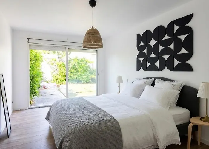 2 maisons réunies de plain-pied 6 chambres hypercentre et à 300 m de la plage Accueil humain