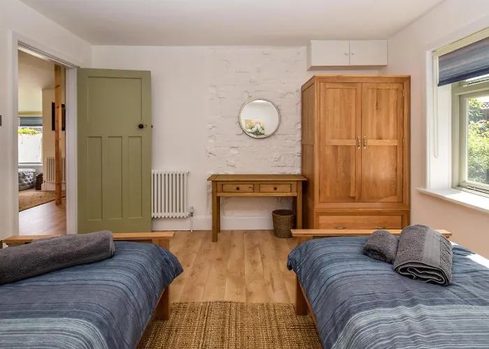 2 Bed In Lymington Oc-87885