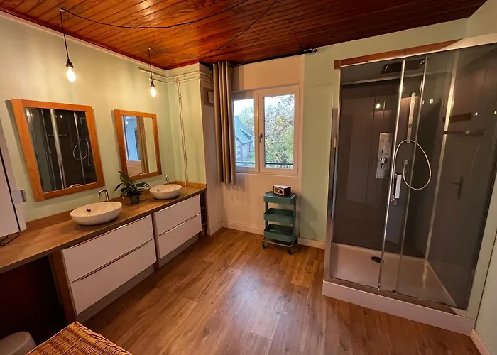 La Fontaine Salée-Home Shanti-Chastreix