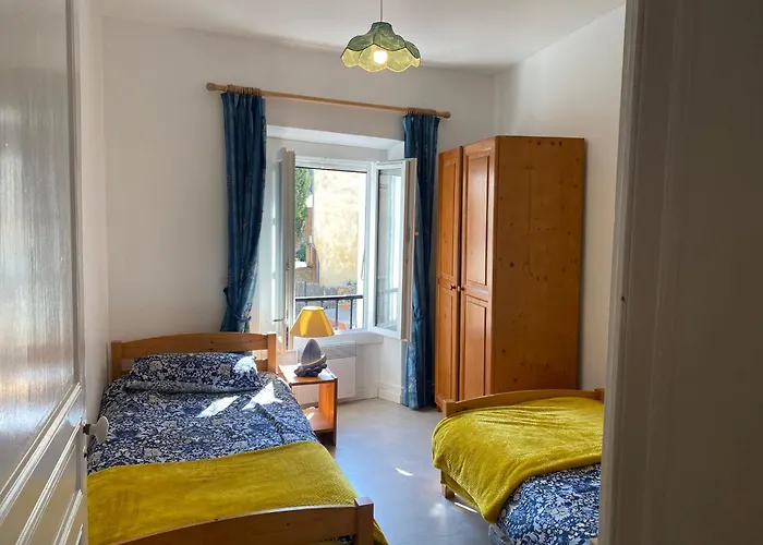 Mountain View - 3-Bedroom, Air-Conditioned Village House in Sorède