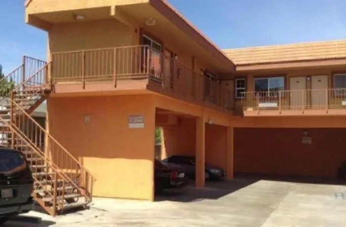 Pet Friendly hotel: Coast Motel