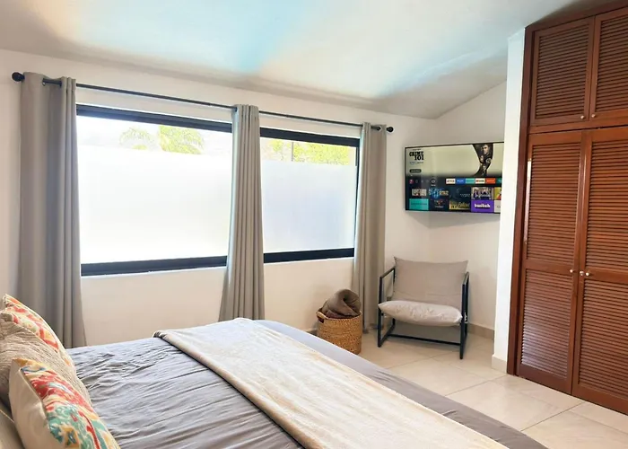 Stunning Ajijic Lake Chapala 2 Bdrm-Ac-Bikes-Gym-Pickleball Court-Golf Cart