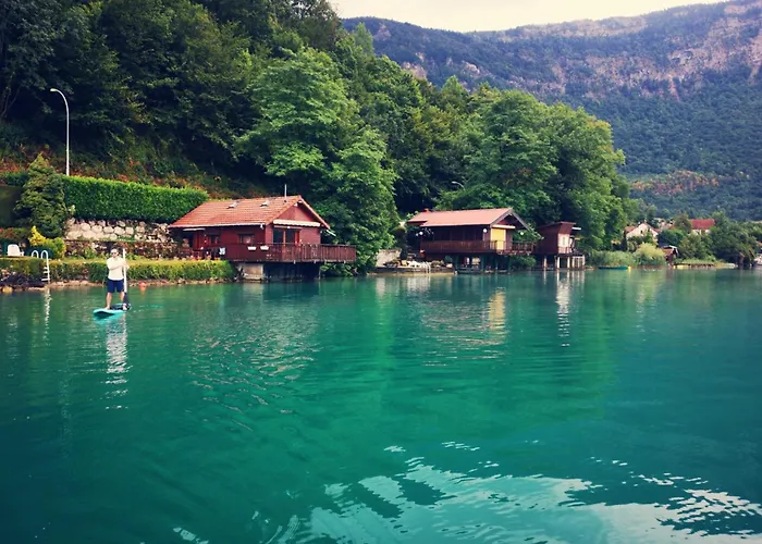 Rare petit chalet sur le lac barque à rames clim