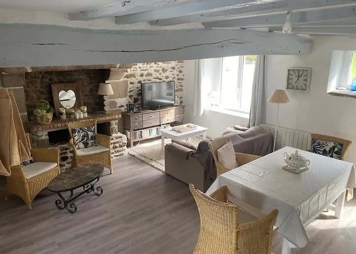 Belle maison renovée avec jardin terrasse -calme-proche mer -MESQUER