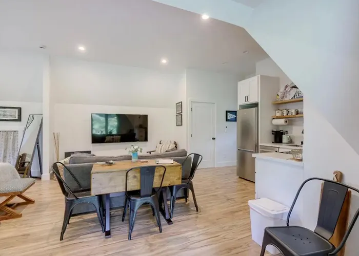 The Loft | Beach | Kayaks & Pickleball
