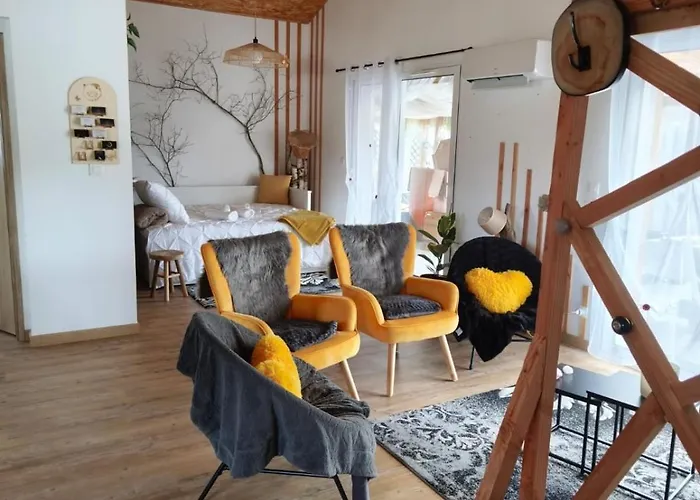 Belle maison esprit loft avec terrasse, parking et jardin clos