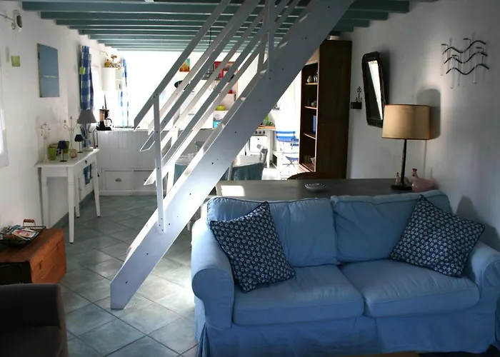 Cosy House Just Steps Away From The Sea