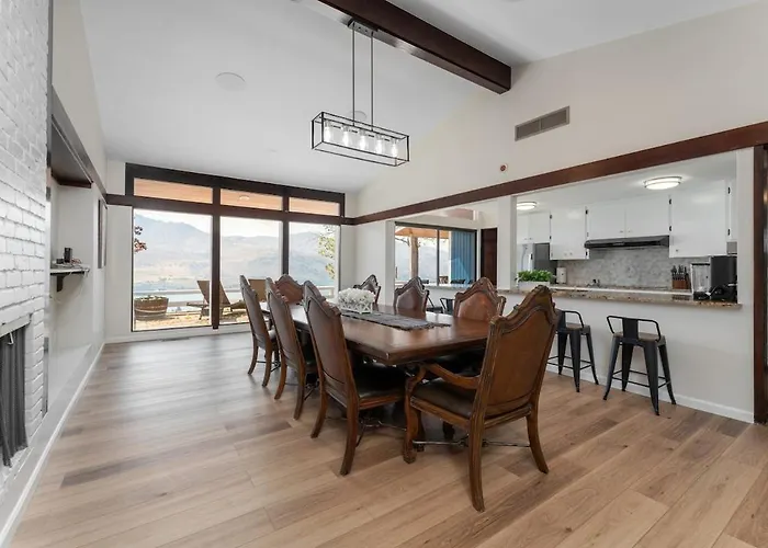 Sunny Retreat-Lake Views,Hottub,Bbq,Firepit,Ev