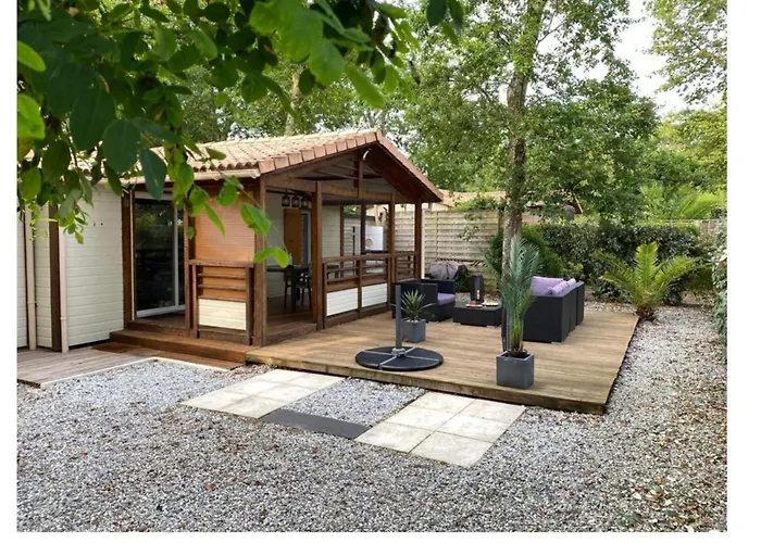 Les Flots dAZzURe –Chalet piscine loisirs
