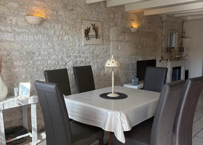 Maison bord de sèvre