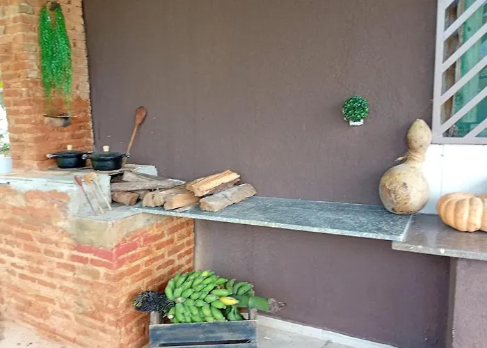 Chácara com piscina a 1 hora de SP com Churrasqueira