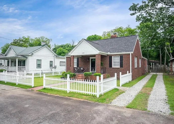 Quaint House, King Bed 2Min From Down Town