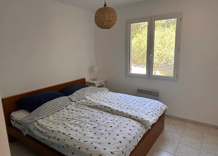 Provençal Villa with Pool