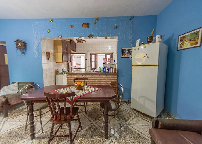 Casa com Piscina a 400m da Praia de Boraceia