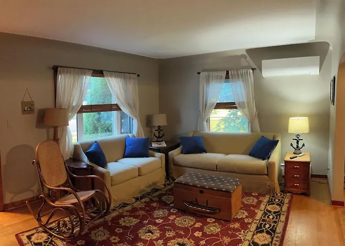 Spacious 5-Bedroom House Walking-Distance To Downtown Manistee And 1St St Beach!