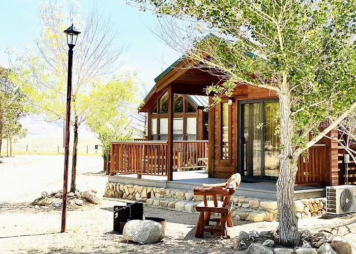 Cozy Mountain-Style Cabin With Scenic Sierra Nevada Views Near Lone Pine, California