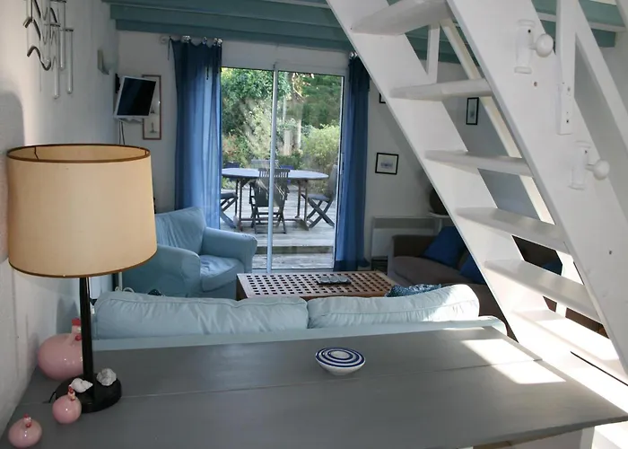 Cosy House Just Steps Away From The Sea
