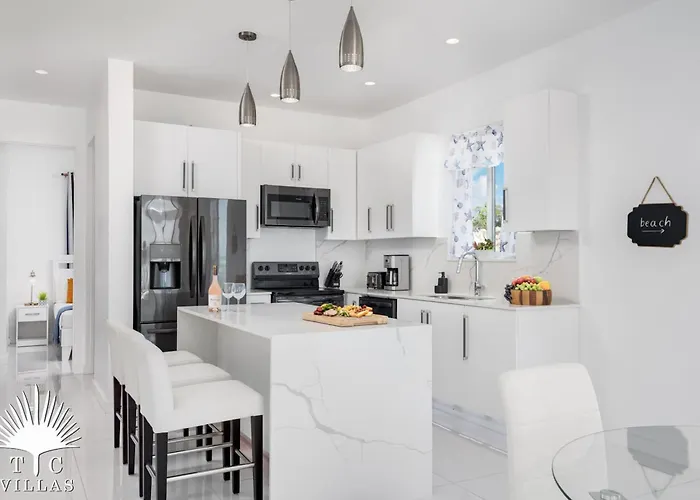 Cerulean 3Br Modern Villa On Chalk Sound W Pool & Water Access