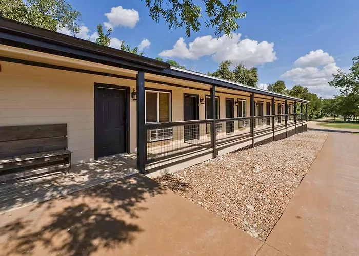 Bentwood Texas Suite 1