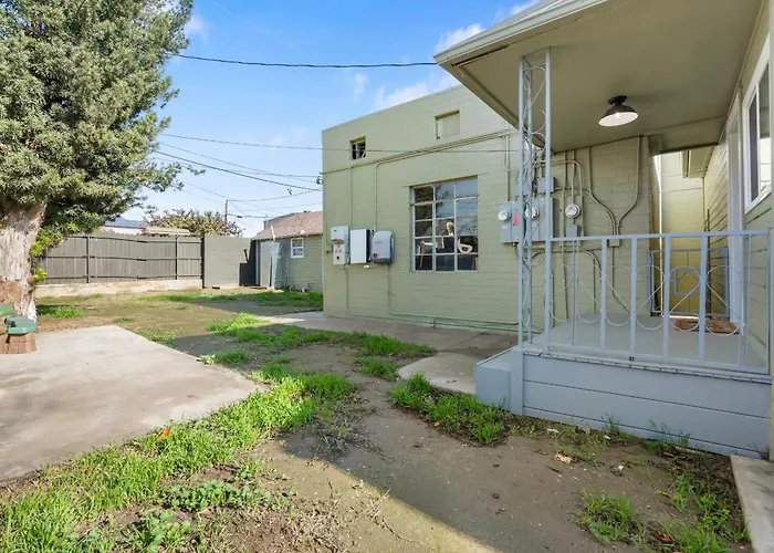 Home Sweet Stay Near Meadows Field Airport