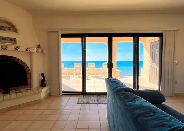 Charming 3-Bedroom Beachfront Home Bahia Delfin