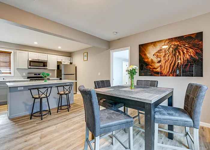 Walkable Stay Near Hudson River, Dining & Shopping