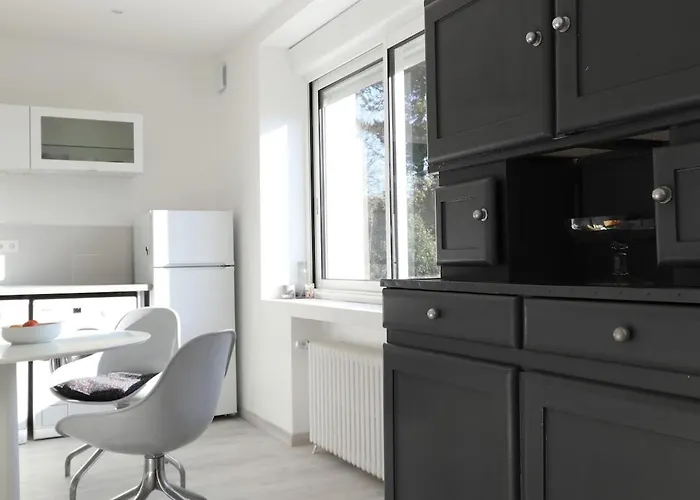 Apartment With Enclosed Garden, 2 Bedrooms, 60 M2, Everything Within Walking Distance