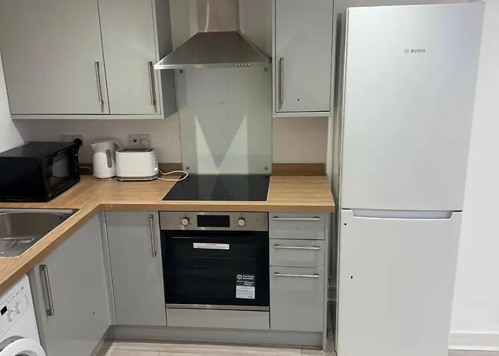 Epsom High Street Apartment 6