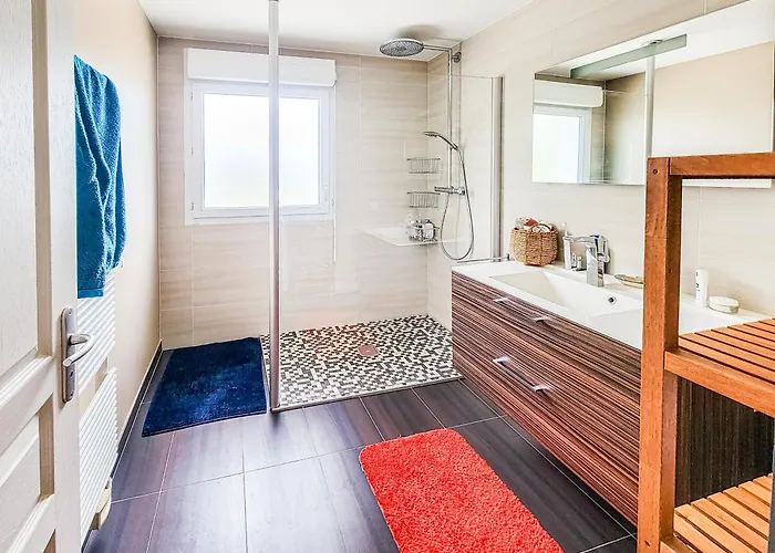 Appartement lumineux proche Genève et Jura 3 chambres, terrasses et parking