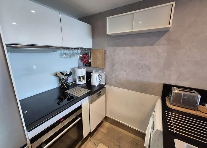 A 40 m de la plage, climatisation, WIFI, vue mer, tout à pied