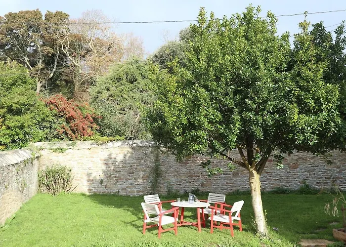 Apartment With Enclosed Garden, 2 Bedrooms, 60 M2, Everything Within Walking Distance
