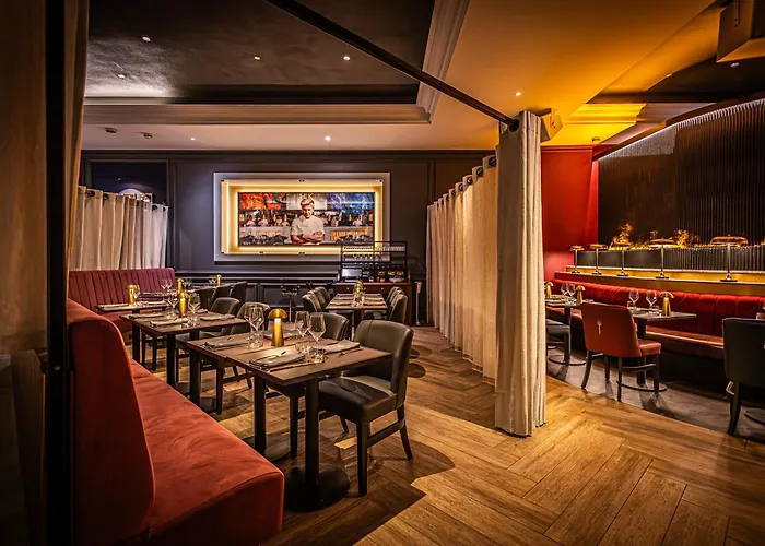 Pet Friendly hotel: The Cumberland, London