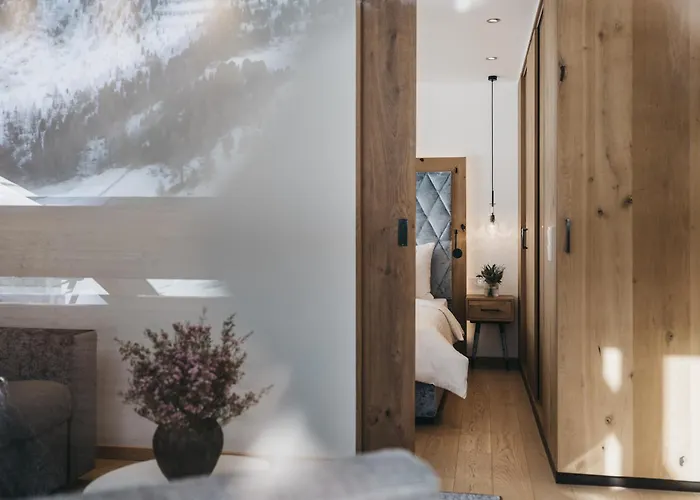 Hotel: The Crystal Vaya Unique