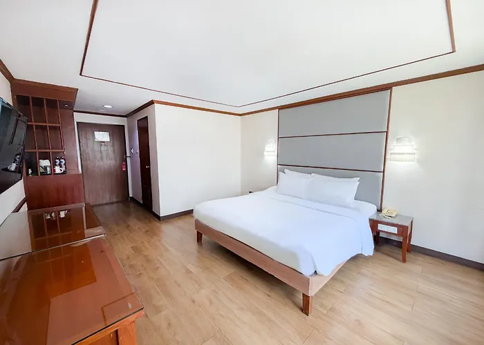 Cheap hotels Pinnacle Lumpini Park