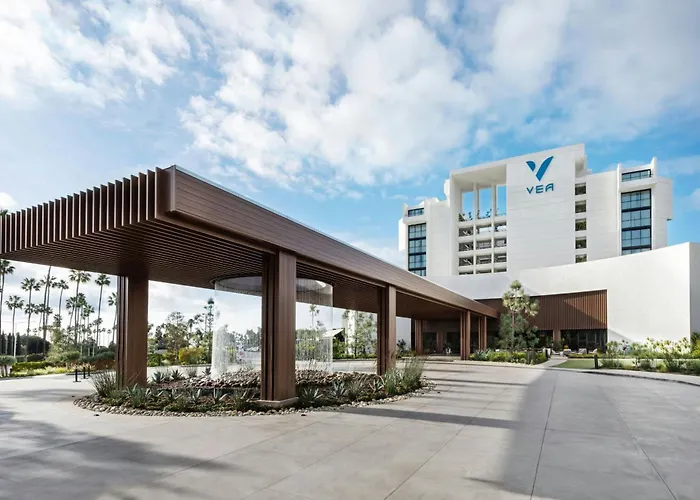 Luxury hotel only: Vea Newport Beach, A Marriott Resort & Spa