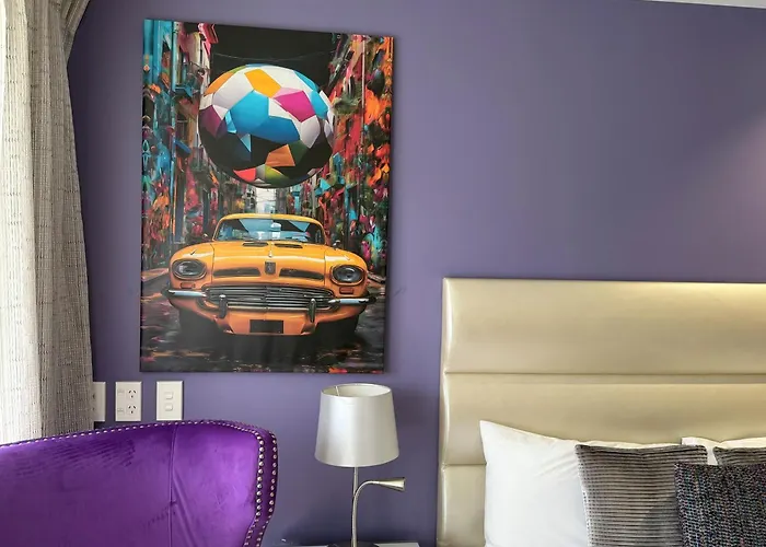 Hotel: Tides Hotel