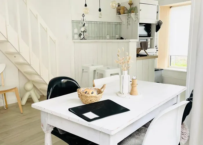 White And Sea Lodge