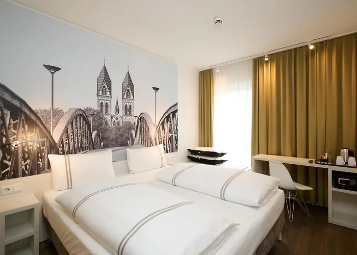 Strandhotel: Super 8 Freiburg