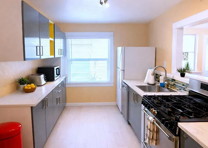 Casa San Diego - Spacious Getaway With Backyard, Firepit, Kid Zone