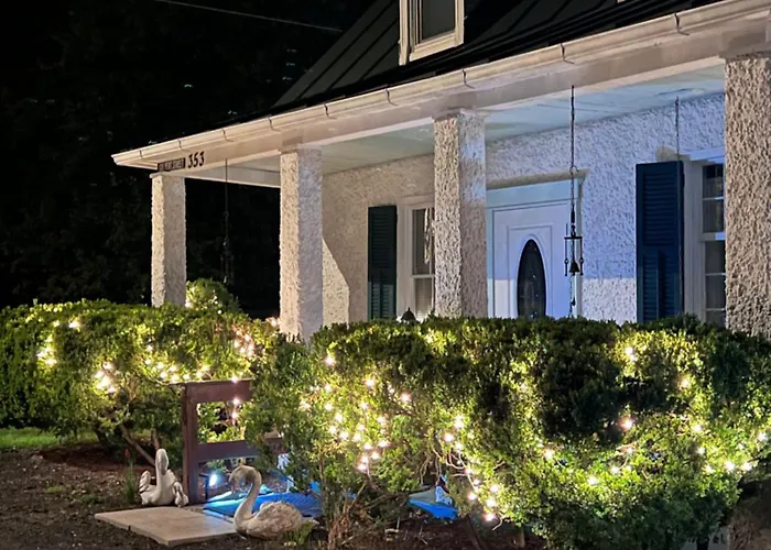 1 Min Walk To The Inn-Entire Colonial 3Br House With Tub & Fast Wifi